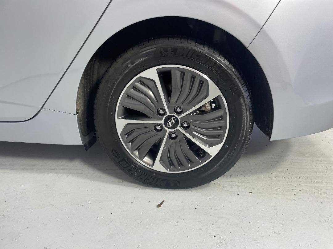 Photo '11' of Hyundai Ioniq Photo '11' of Hyundai Ioniq