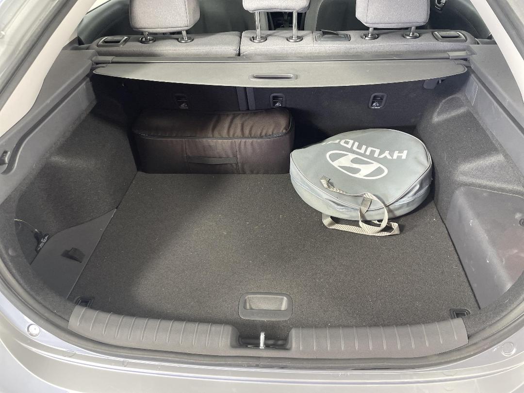 Photo '14' of Hyundai Ioniq Photo '14' of Hyundai Ioniq