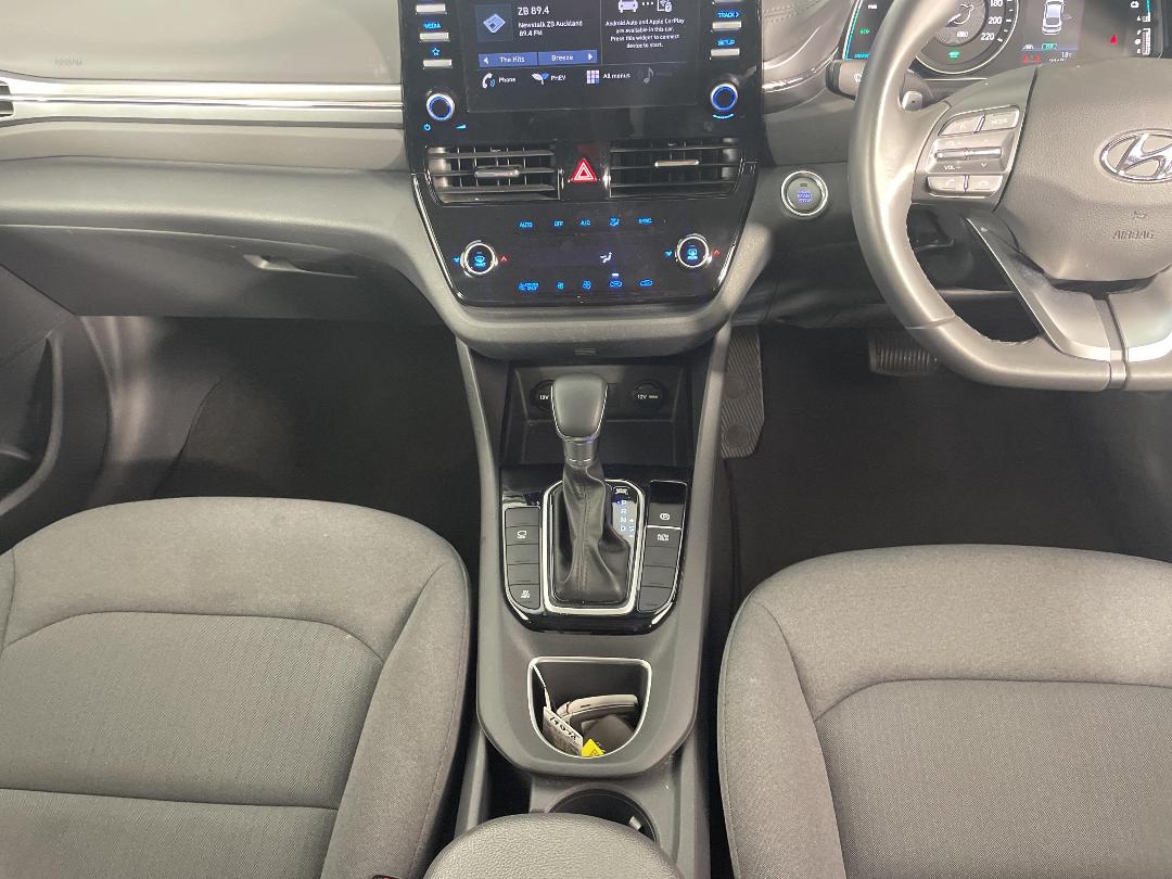 Photo '18' of Hyundai Ioniq Photo '18' of Hyundai Ioniq