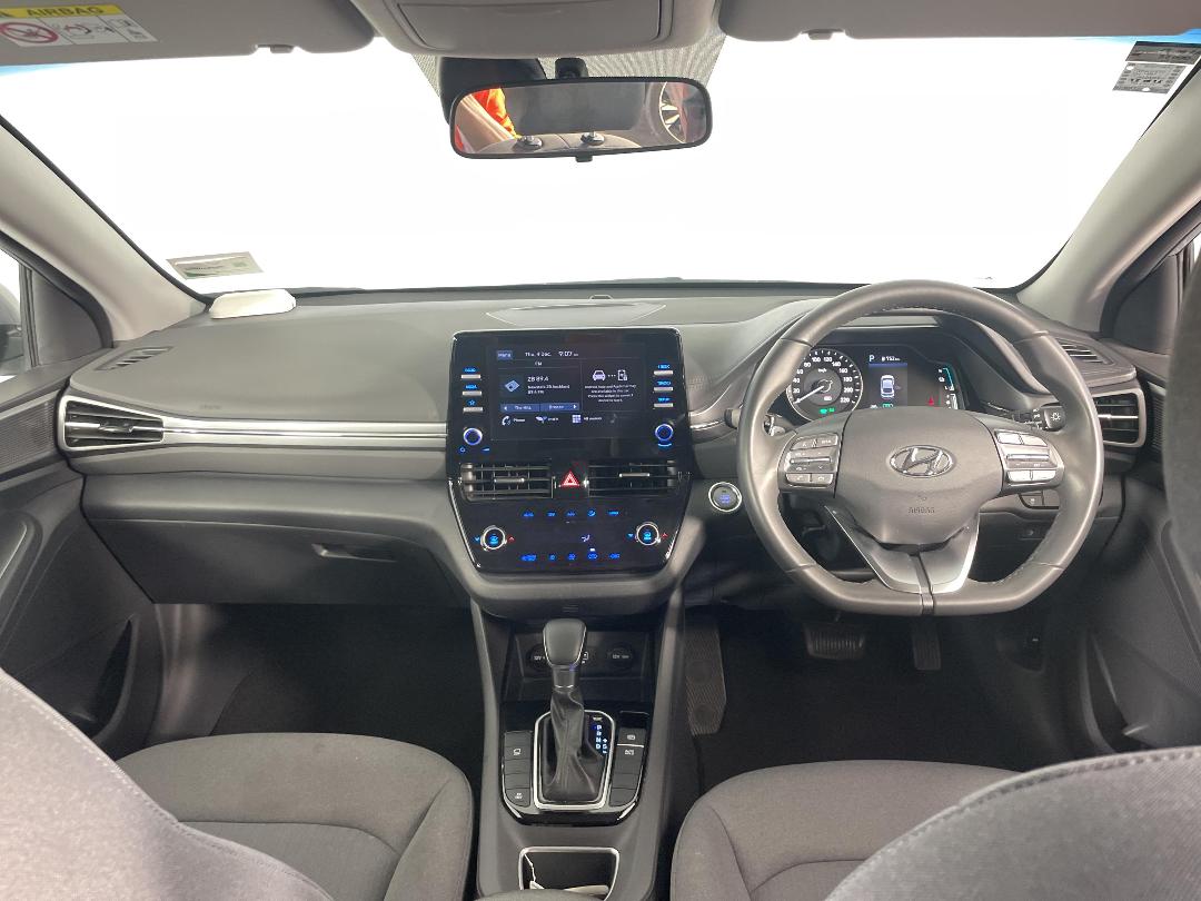 Photo '17' of Hyundai Ioniq Photo '17' of Hyundai Ioniq