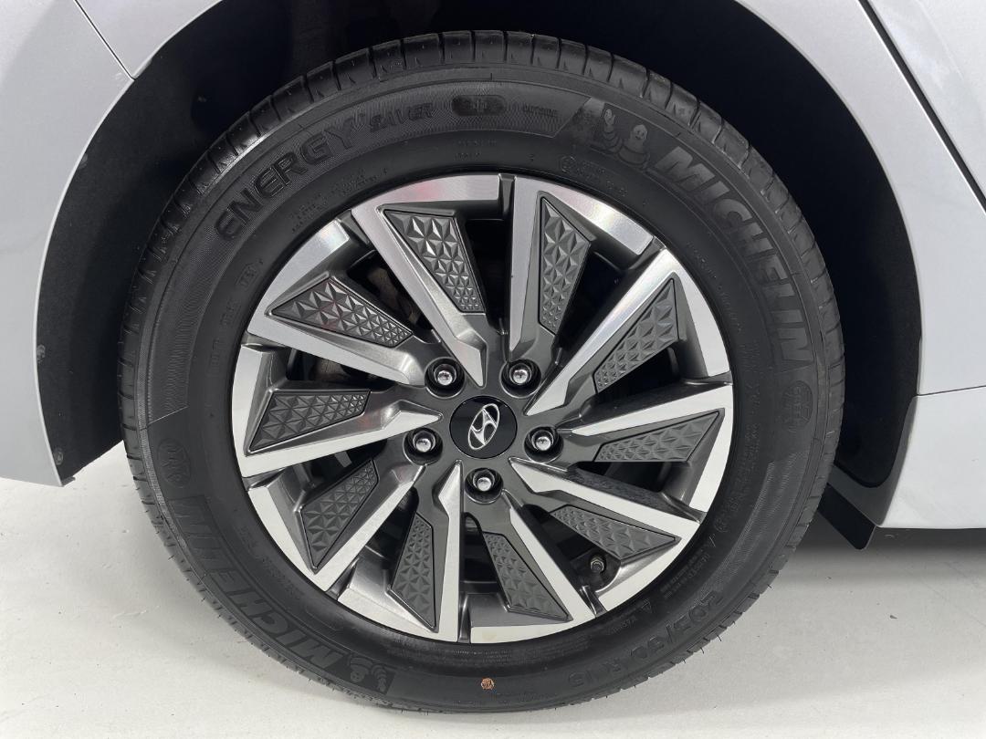 Photo '12' of Hyundai Ioniq