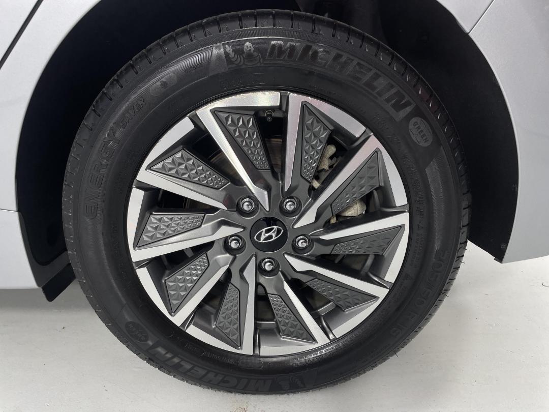 Photo '11' of Hyundai Ioniq