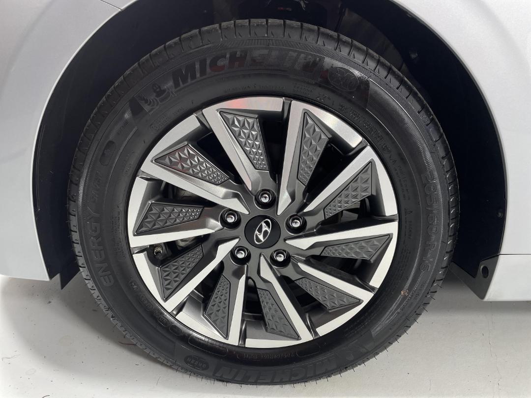 Photo '10' of Hyundai Ioniq