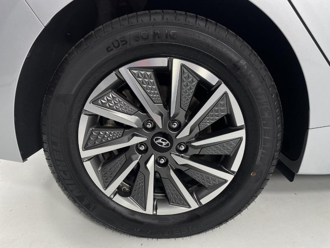 Photo '12' of Hyundai Ioniq