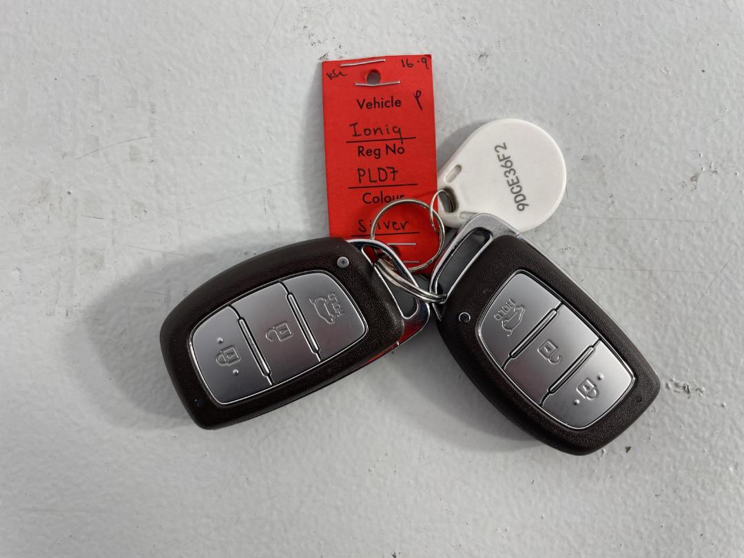 Photo '22' of Hyundai Ioniq