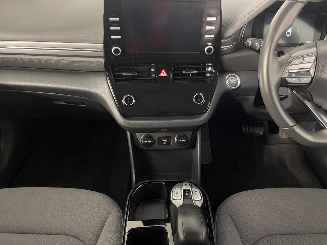 Photo '18' of Hyundai Ioniq