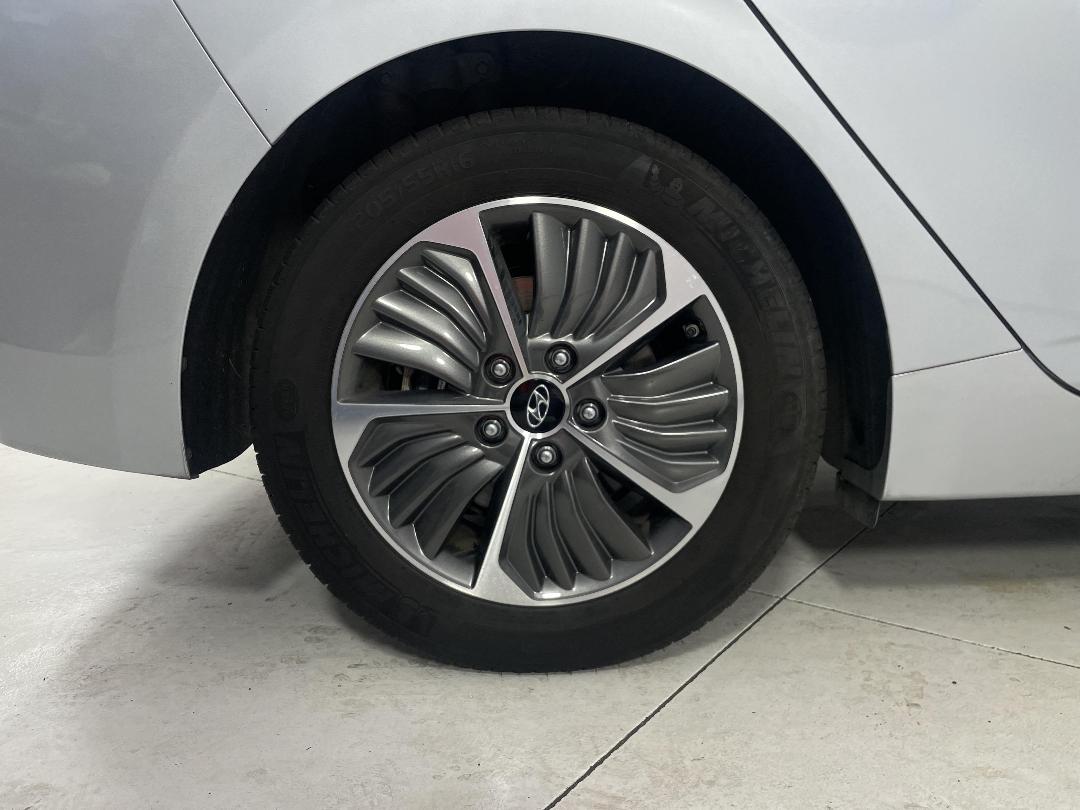 Photo '12' of Hyundai Ioniq