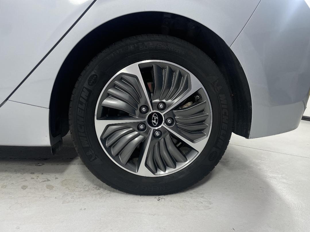 Photo '11' of Hyundai Ioniq