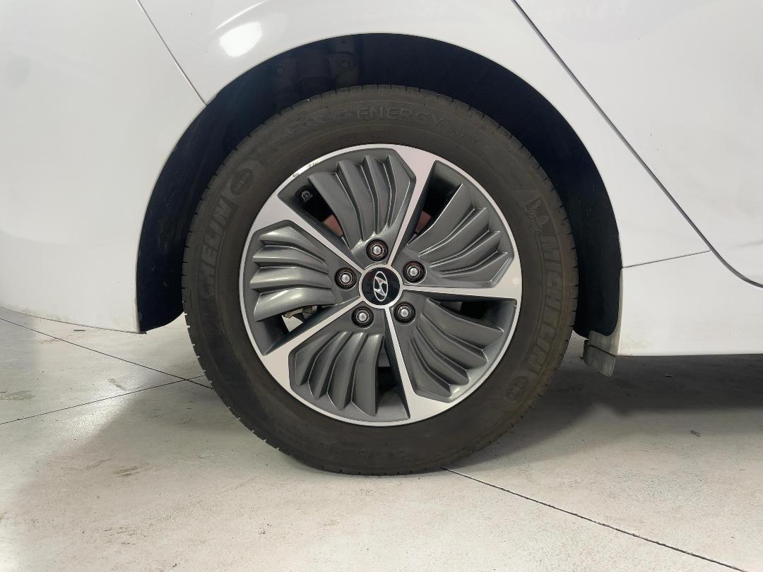 Photo '12' of Hyundai Ioniq