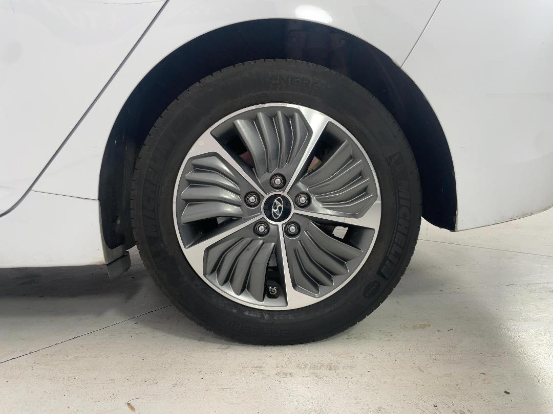 Photo '11' of Hyundai Ioniq