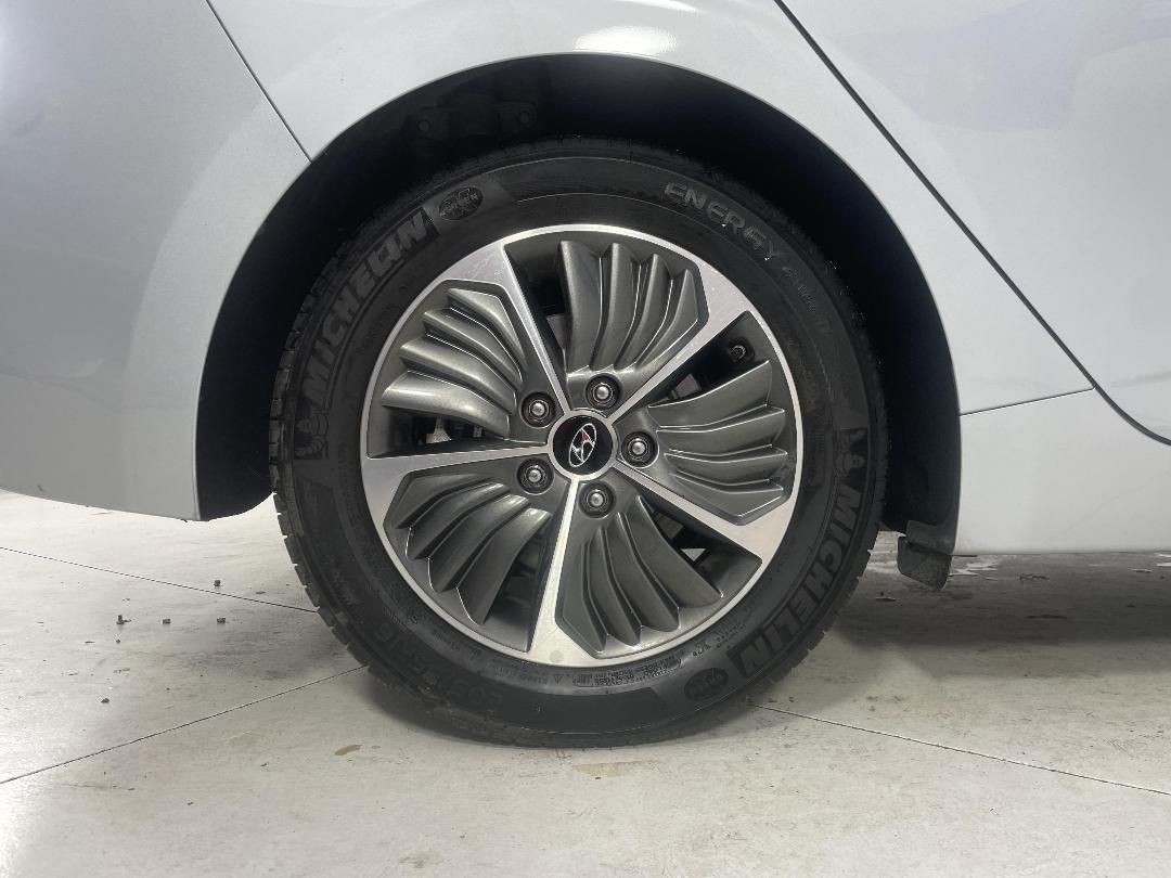 Photo '12' of Hyundai Ioniq