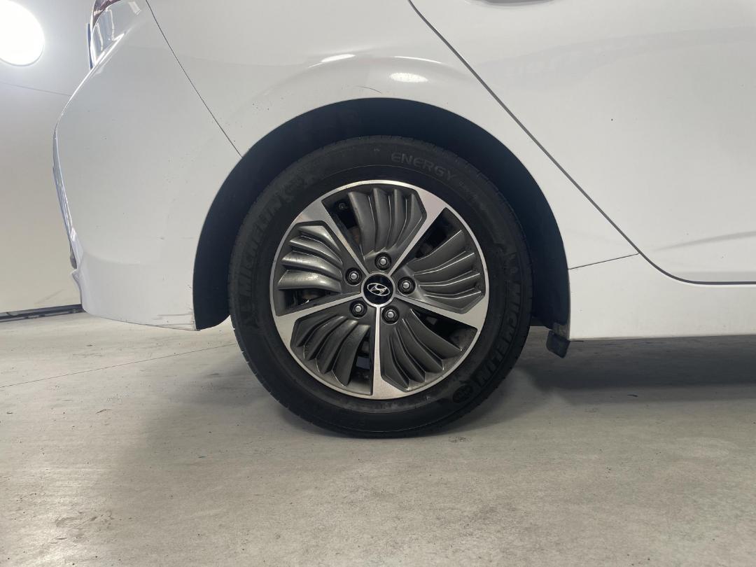 Photo '12' of Hyundai Ioniq