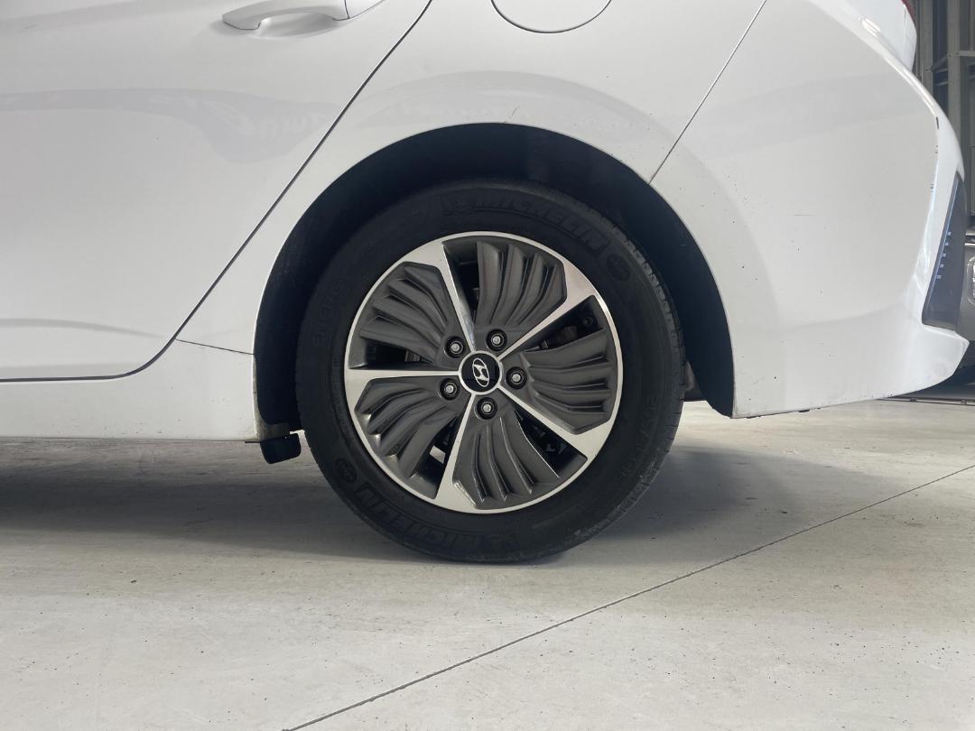 Photo '11' of Hyundai Ioniq