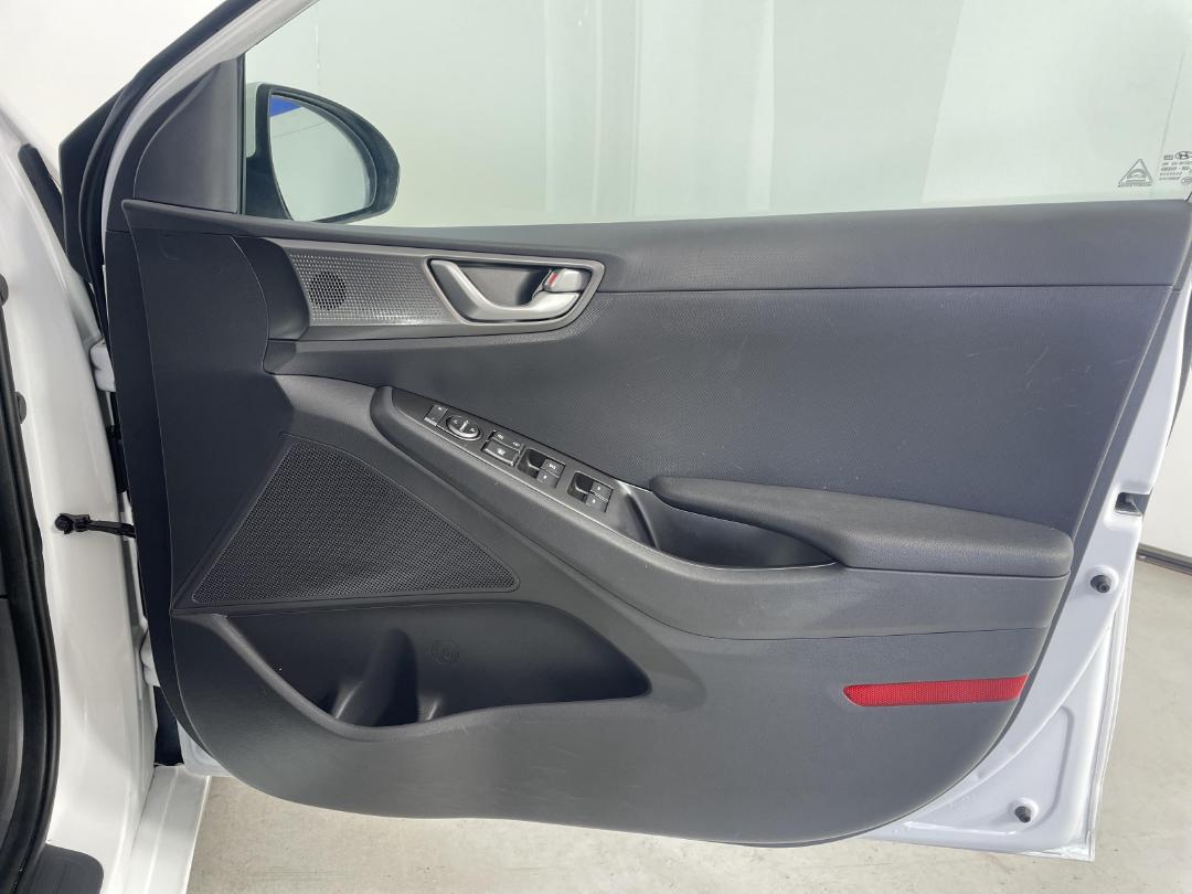 Photo '15' of Hyundai Ioniq