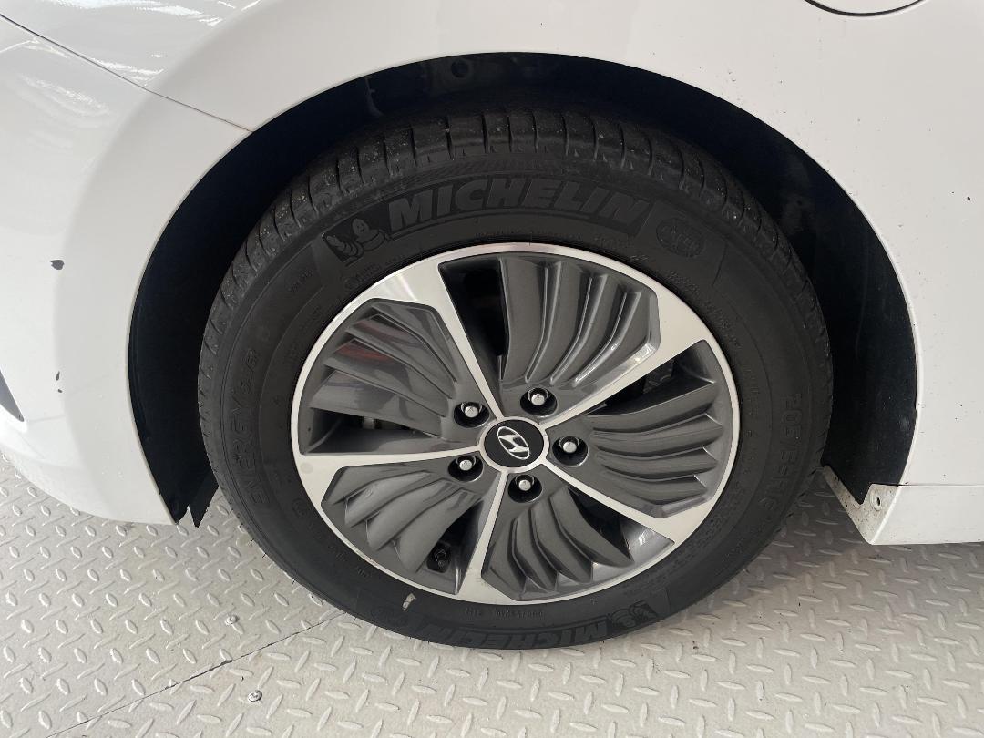 Photo '10' of Hyundai Ioniq