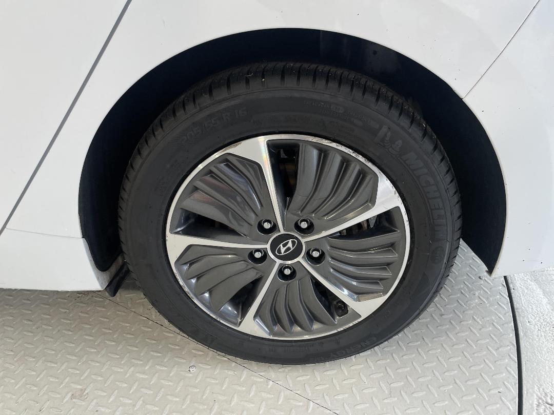 Photo '11' of Hyundai Ioniq