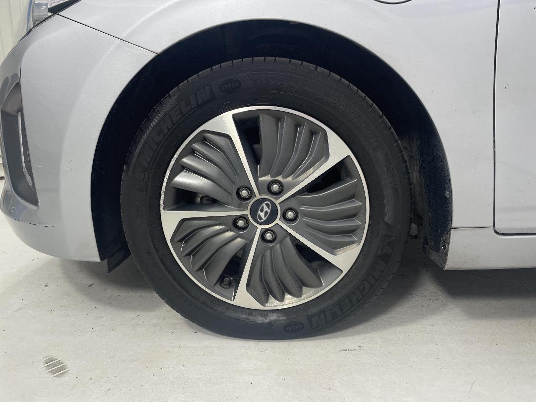 Photo '10' of Hyundai Ioniq