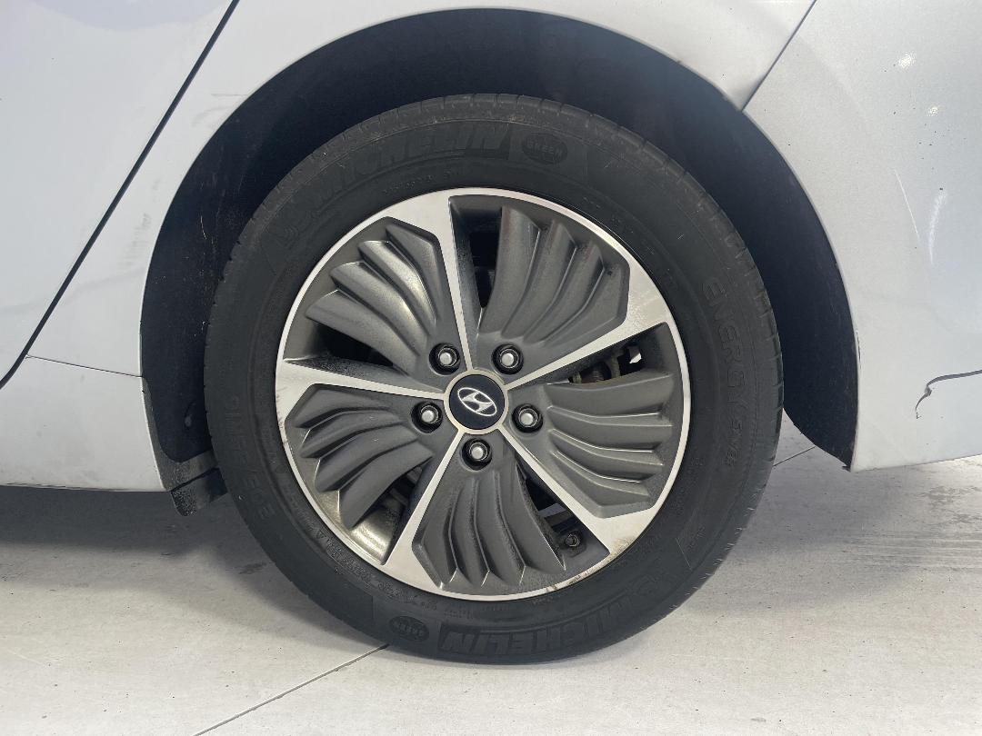 Photo '11' of Hyundai Ioniq