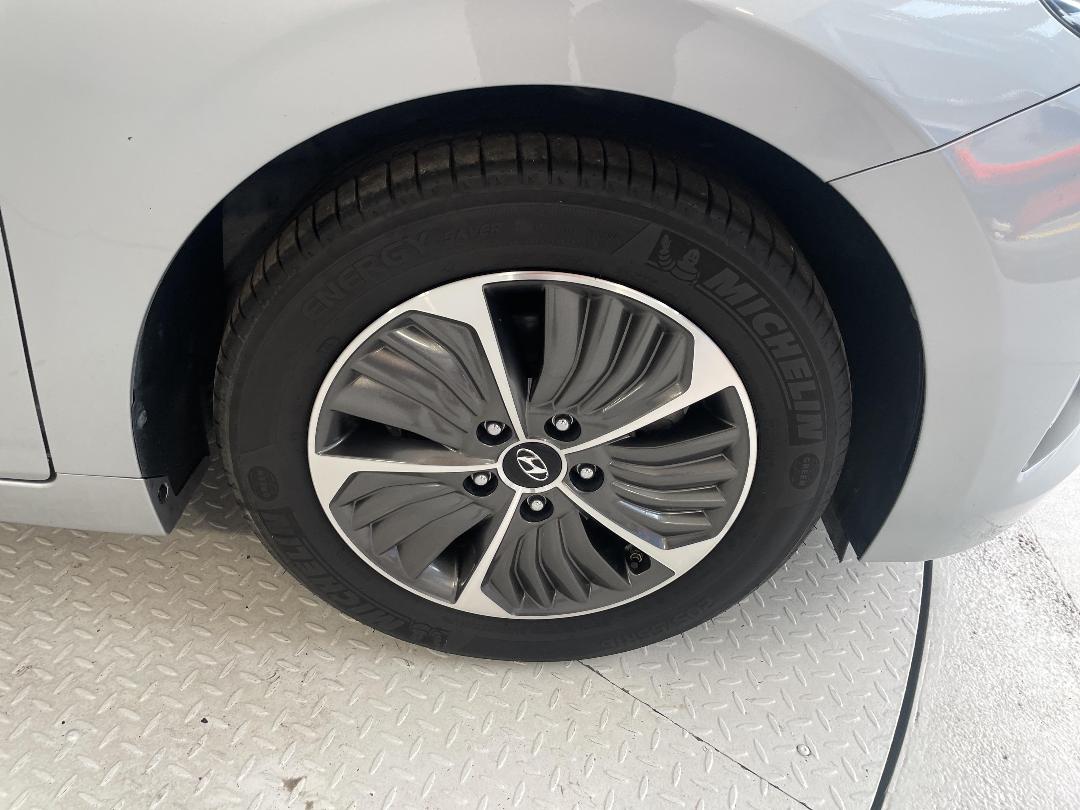 Photo '9' of Hyundai Ioniq Photo '9' of Hyundai Ioniq