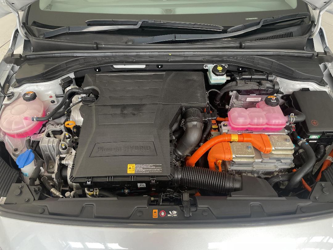 Photo '13' of Hyundai Ioniq Photo '13' of Hyundai Ioniq