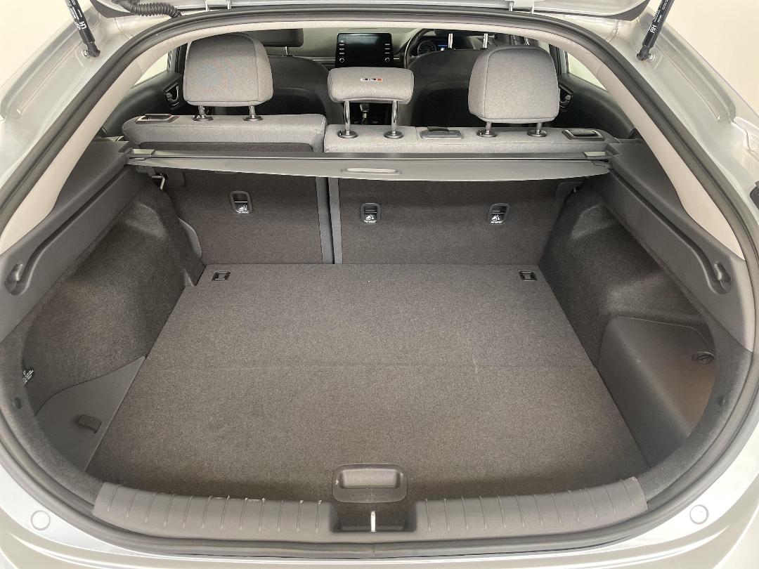 Photo '14' of Hyundai Ioniq Photo '14' of Hyundai Ioniq