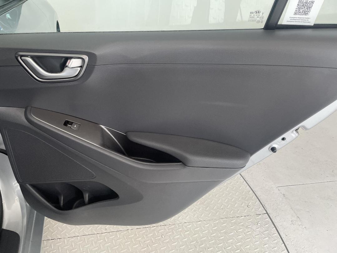 Photo '19' of Hyundai Ioniq Photo '19' of Hyundai Ioniq