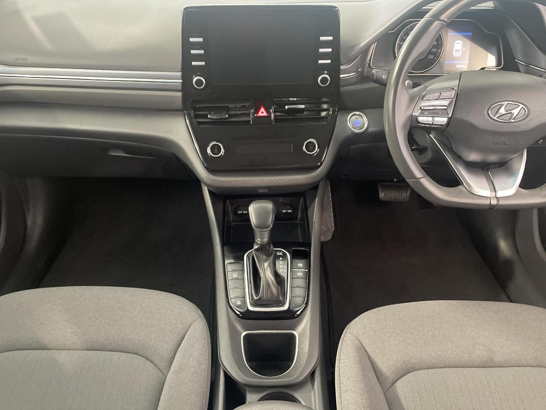 Photo '18' of Hyundai Ioniq Photo '18' of Hyundai Ioniq