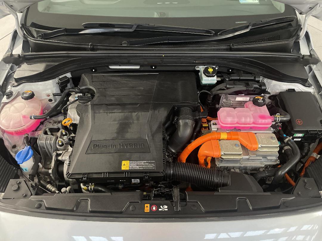 Photo '13' of Hyundai Ioniq Photo '13' of Hyundai Ioniq