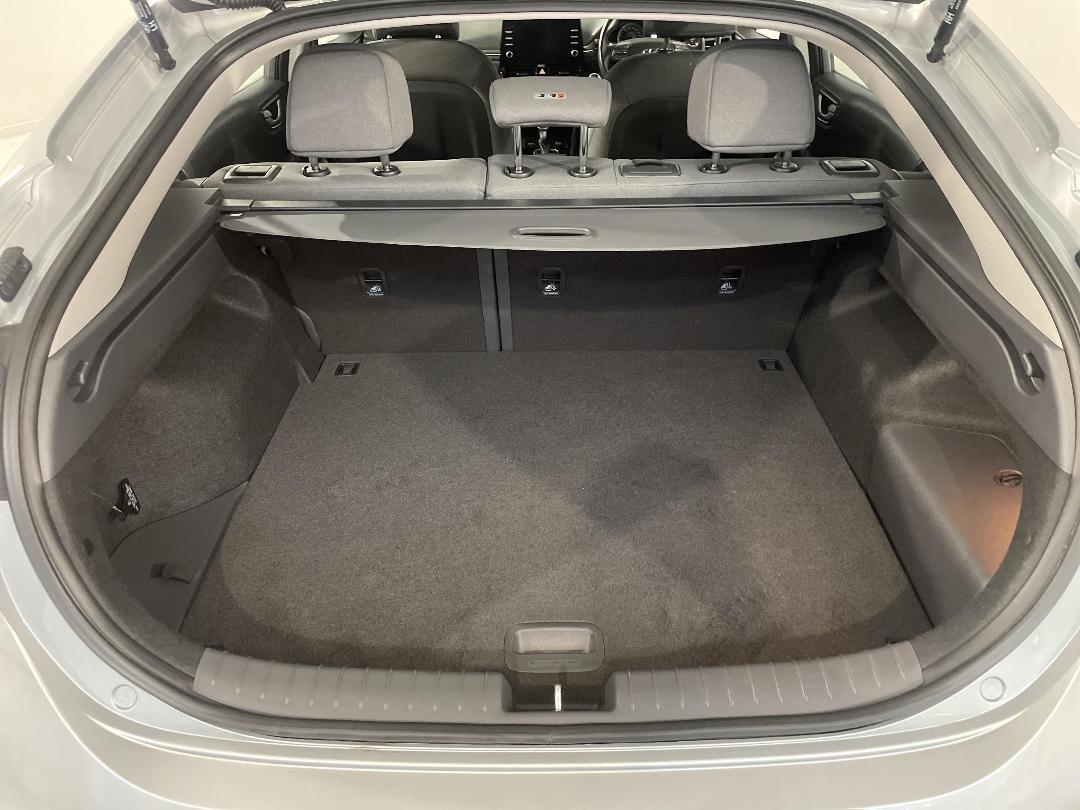 Photo '14' of Hyundai Ioniq Photo '14' of Hyundai Ioniq