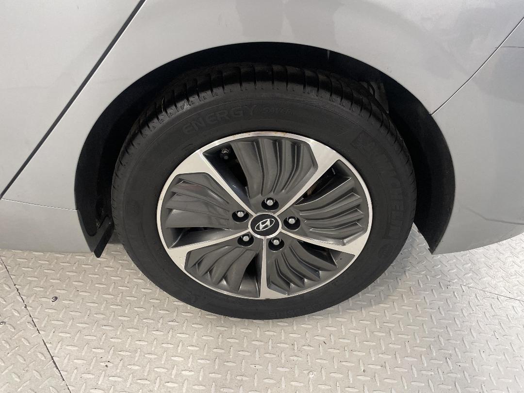 Photo '11' of Hyundai Ioniq Photo '11' of Hyundai Ioniq