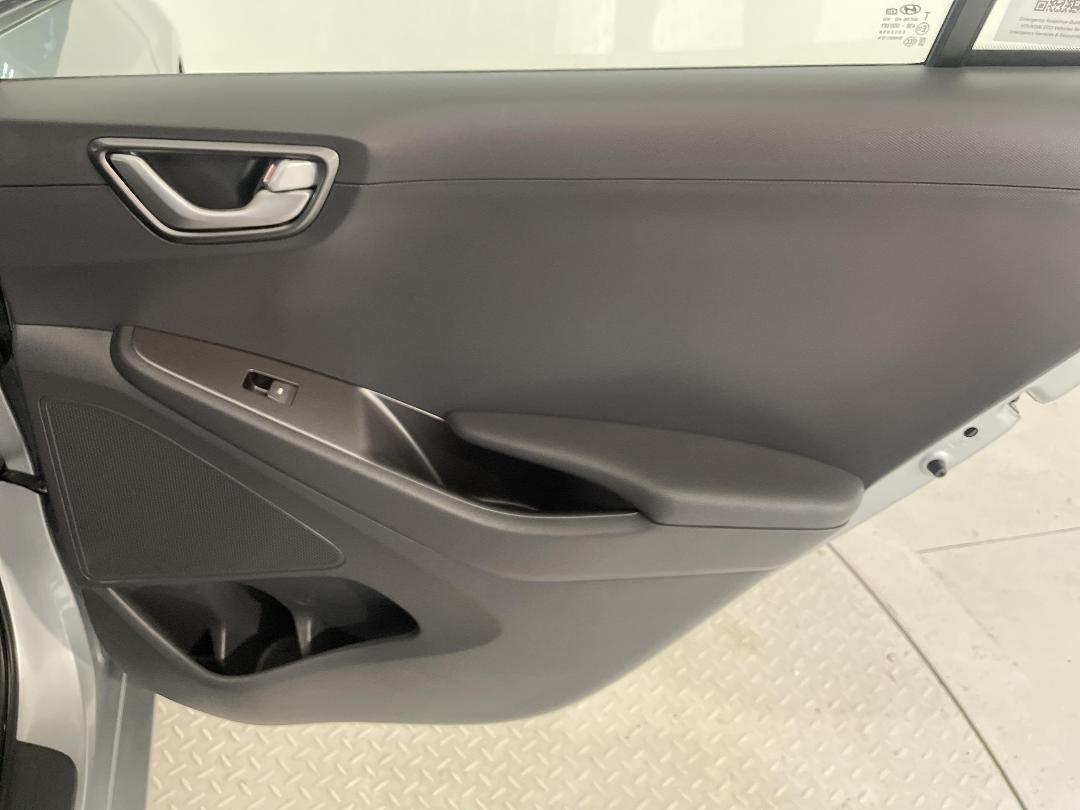 Photo '19' of Hyundai Ioniq Photo '19' of Hyundai Ioniq