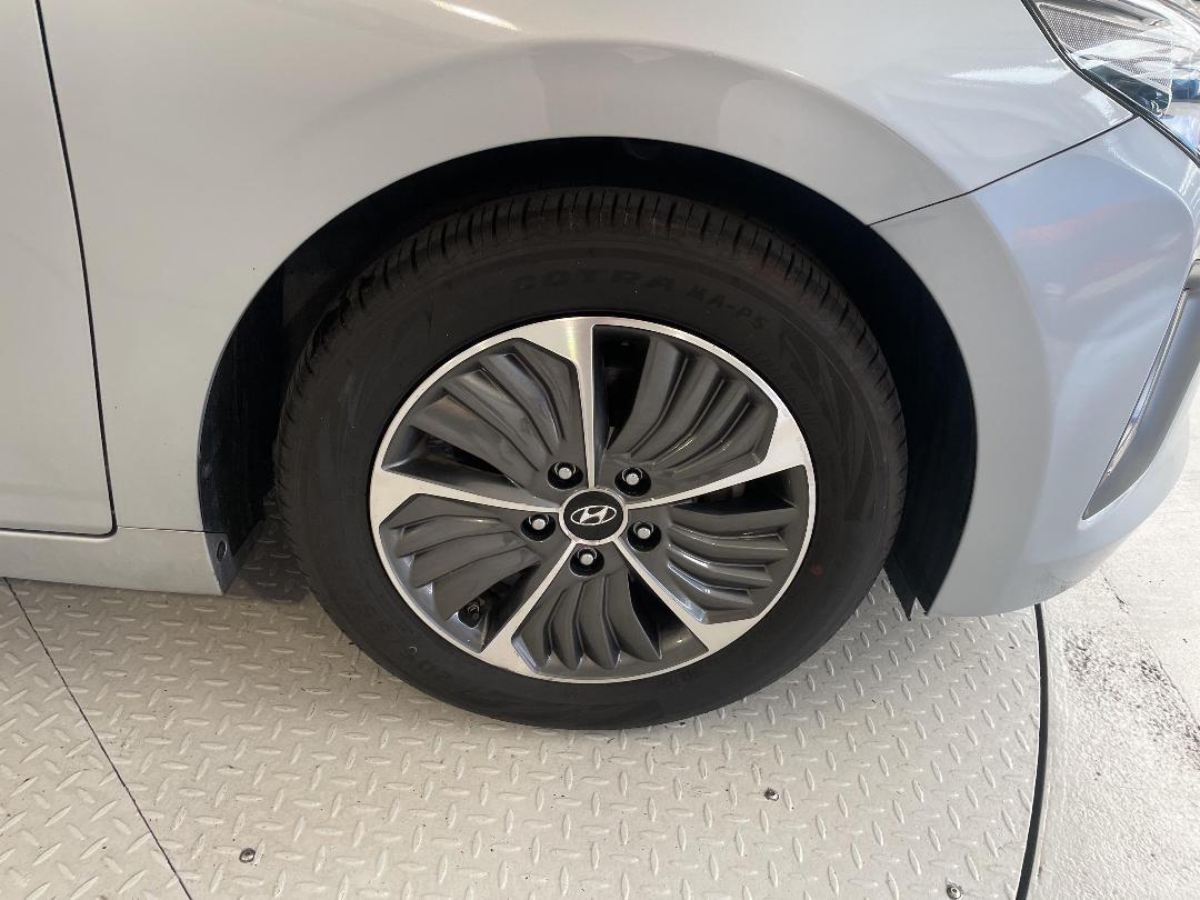 Photo '9' of Hyundai Ioniq Photo '9' of Hyundai Ioniq