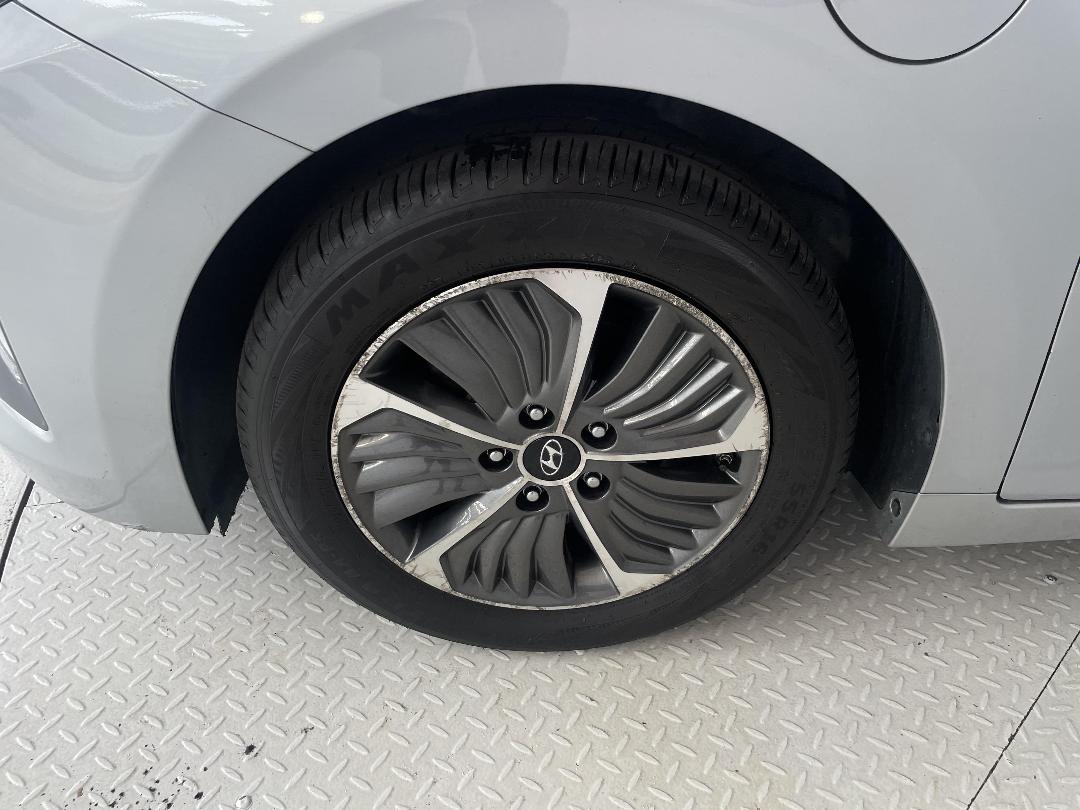 Photo '10' of Hyundai Ioniq Photo '10' of Hyundai Ioniq