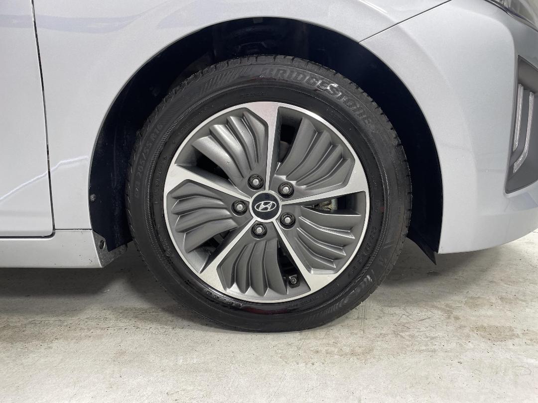 Photo '9' of Hyundai Ioniq Photo '9' of Hyundai Ioniq