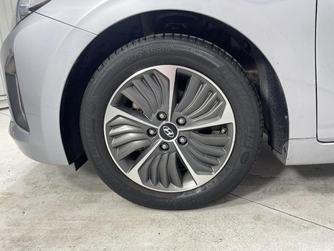 Photo '10' of Hyundai Ioniq Photo '10' of Hyundai Ioniq