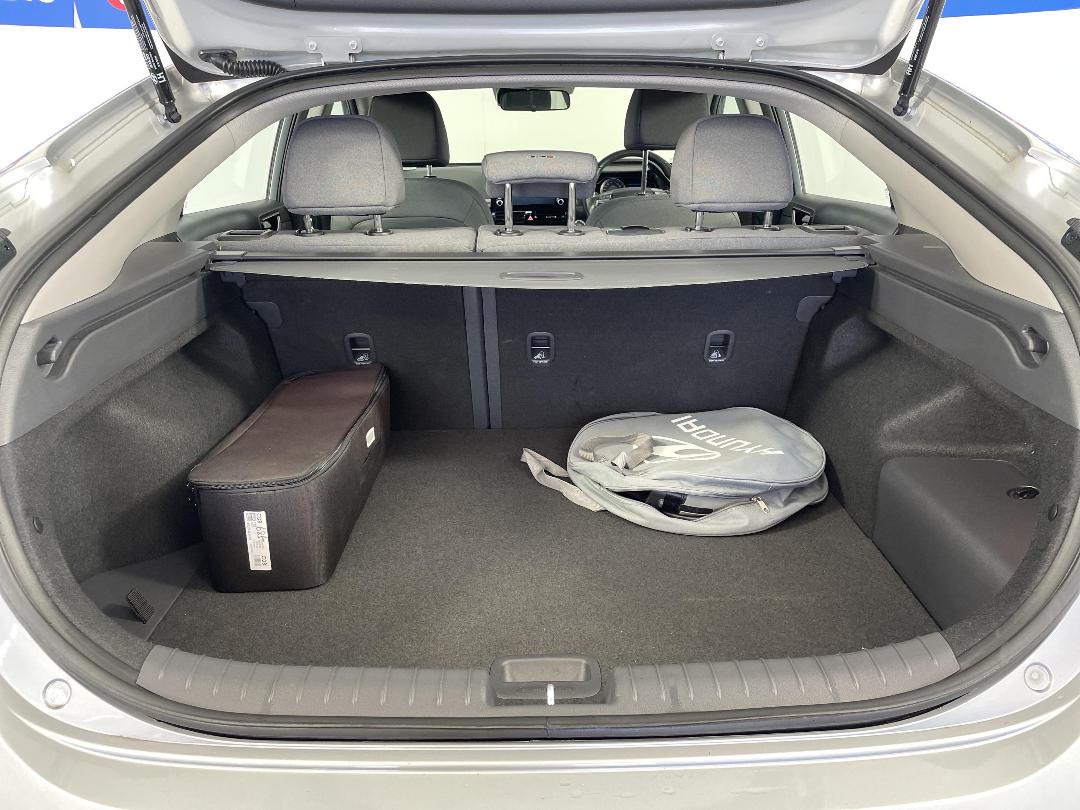 Photo '14' of Hyundai Ioniq Photo '14' of Hyundai Ioniq