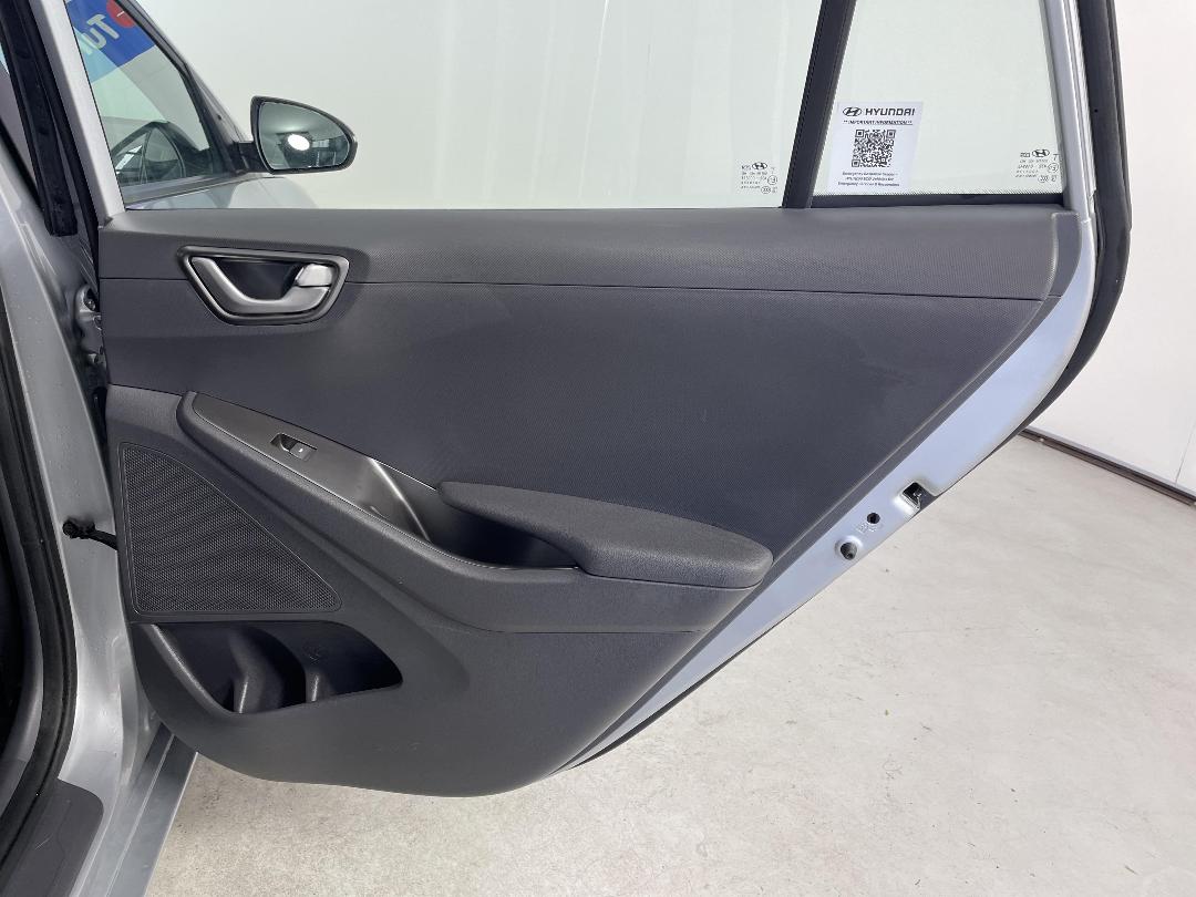 Photo '19' of Hyundai Ioniq Photo '19' of Hyundai Ioniq