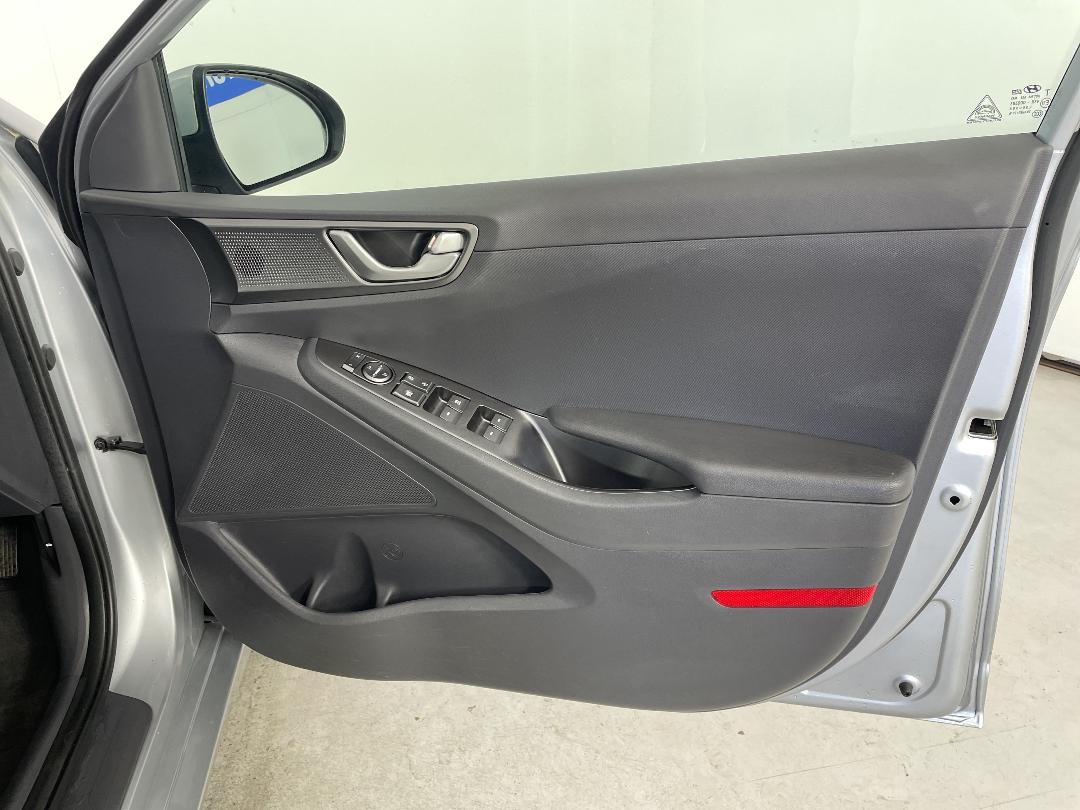 Photo '15' of Hyundai Ioniq Photo '15' of Hyundai Ioniq