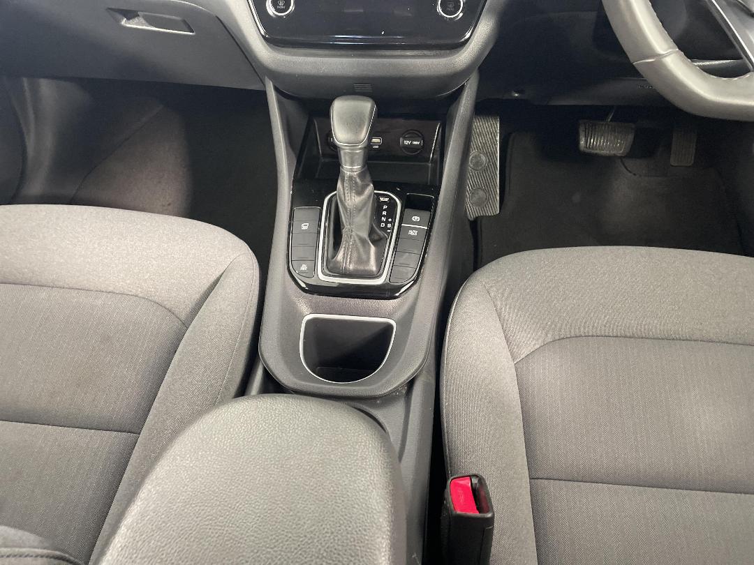 Photo '18' of Hyundai Ioniq Photo '18' of Hyundai Ioniq