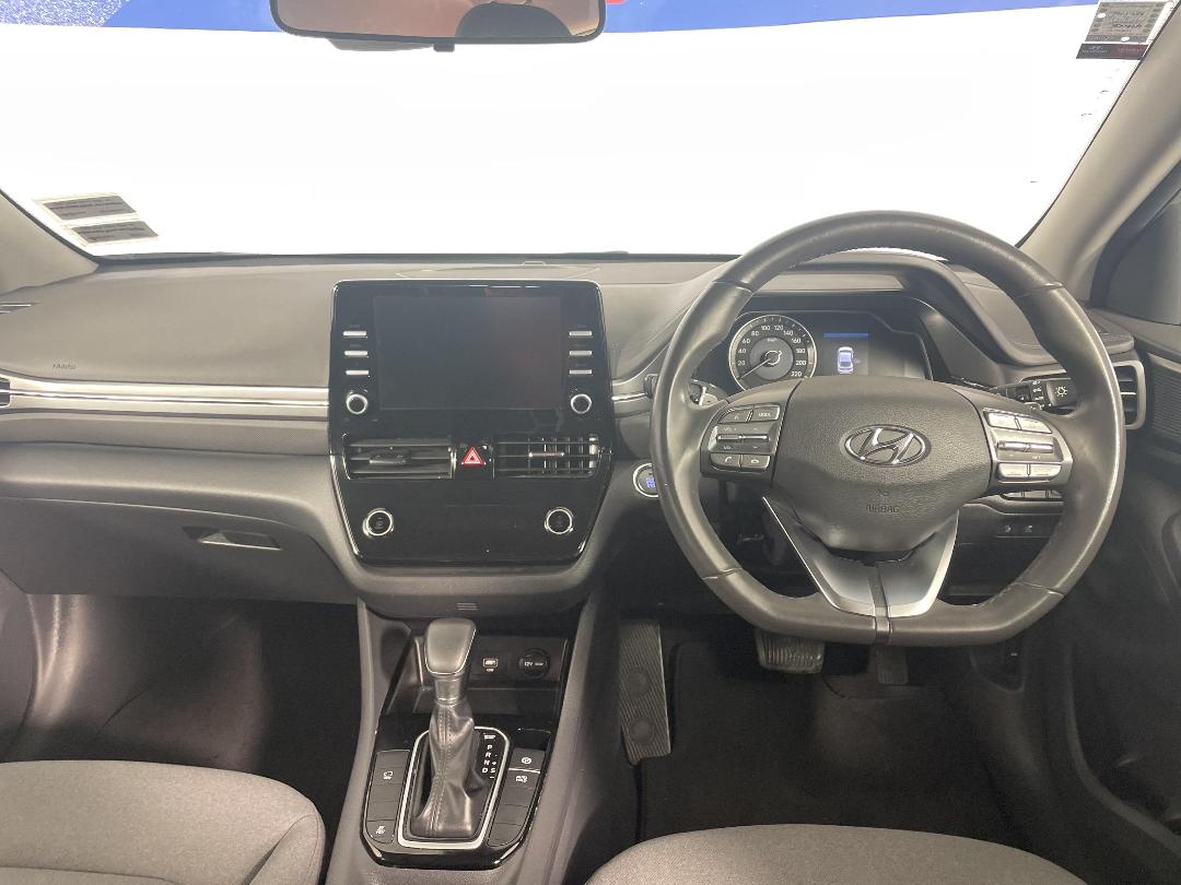 Photo '17' of Hyundai Ioniq Photo '17' of Hyundai Ioniq