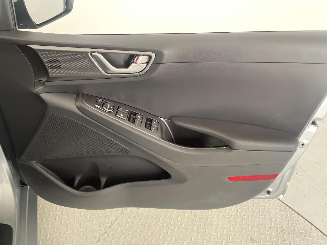 Photo '15' of Hyundai Ioniq