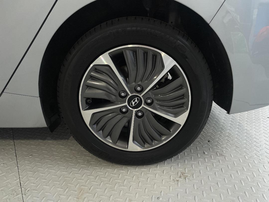 Photo '11' of Hyundai Ioniq