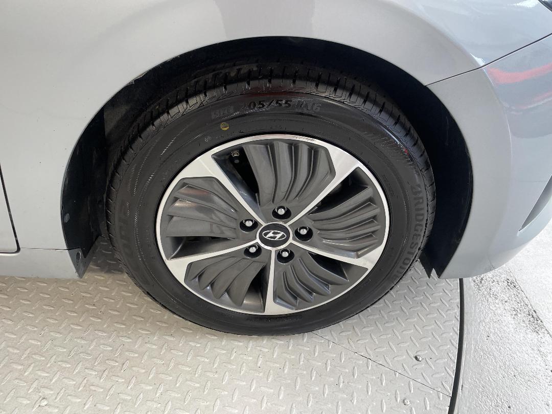 Photo '9' of Hyundai Ioniq