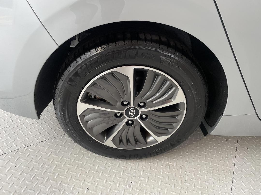 Photo '12' of Hyundai Ioniq