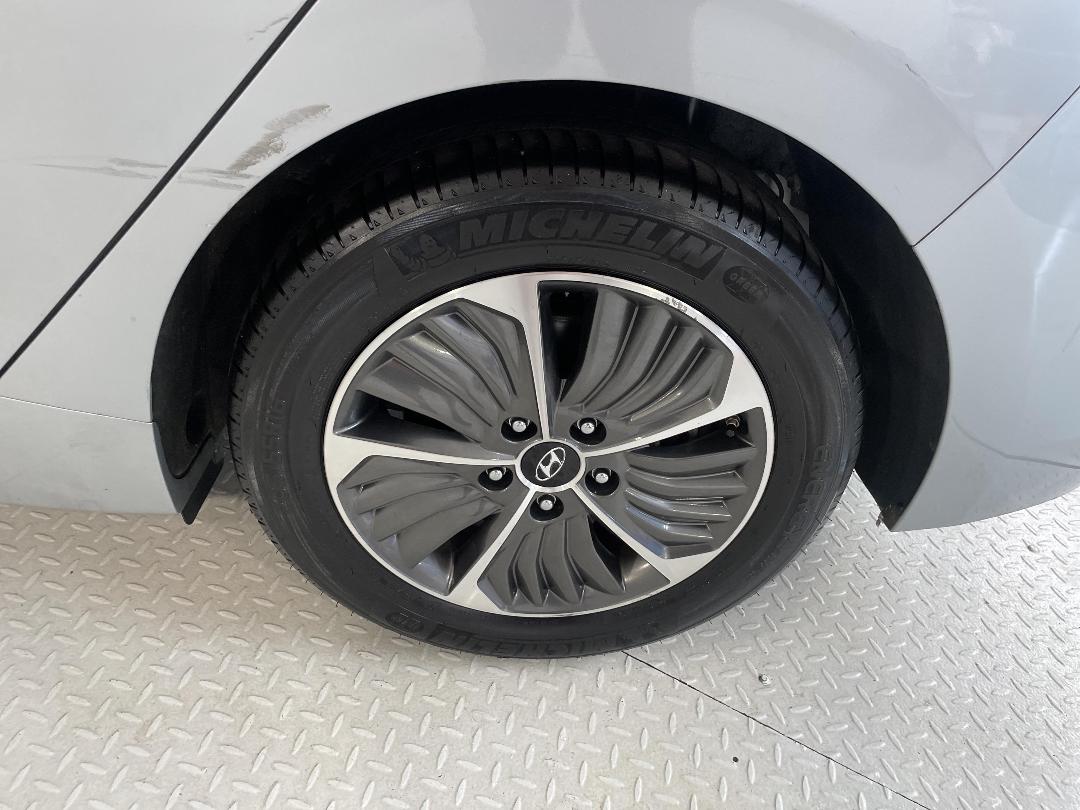 Photo '11' of Hyundai Ioniq