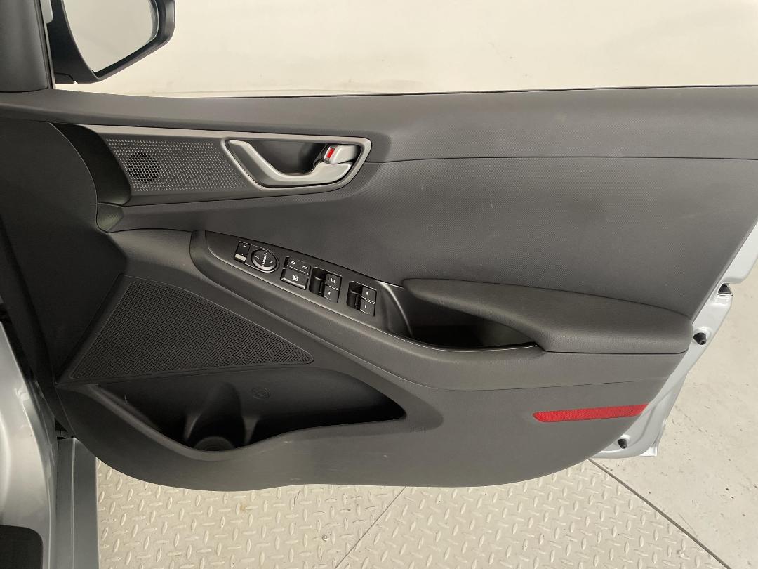 Photo '15' of Hyundai Ioniq