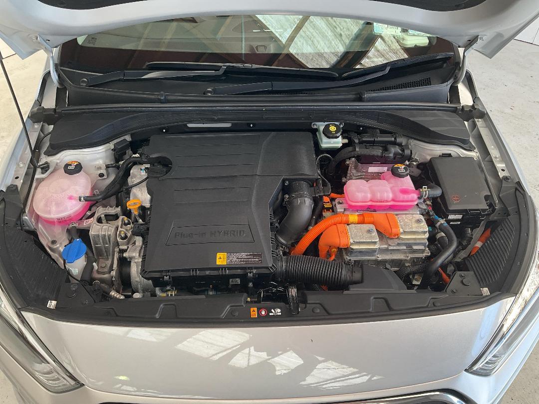 Photo '13' of Hyundai Ioniq Photo '13' of Hyundai Ioniq