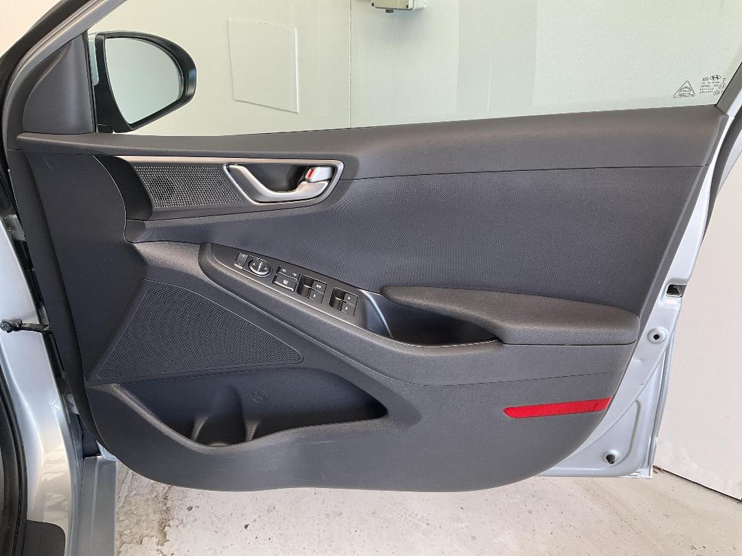 Photo '15' of Hyundai Ioniq Photo '15' of Hyundai Ioniq