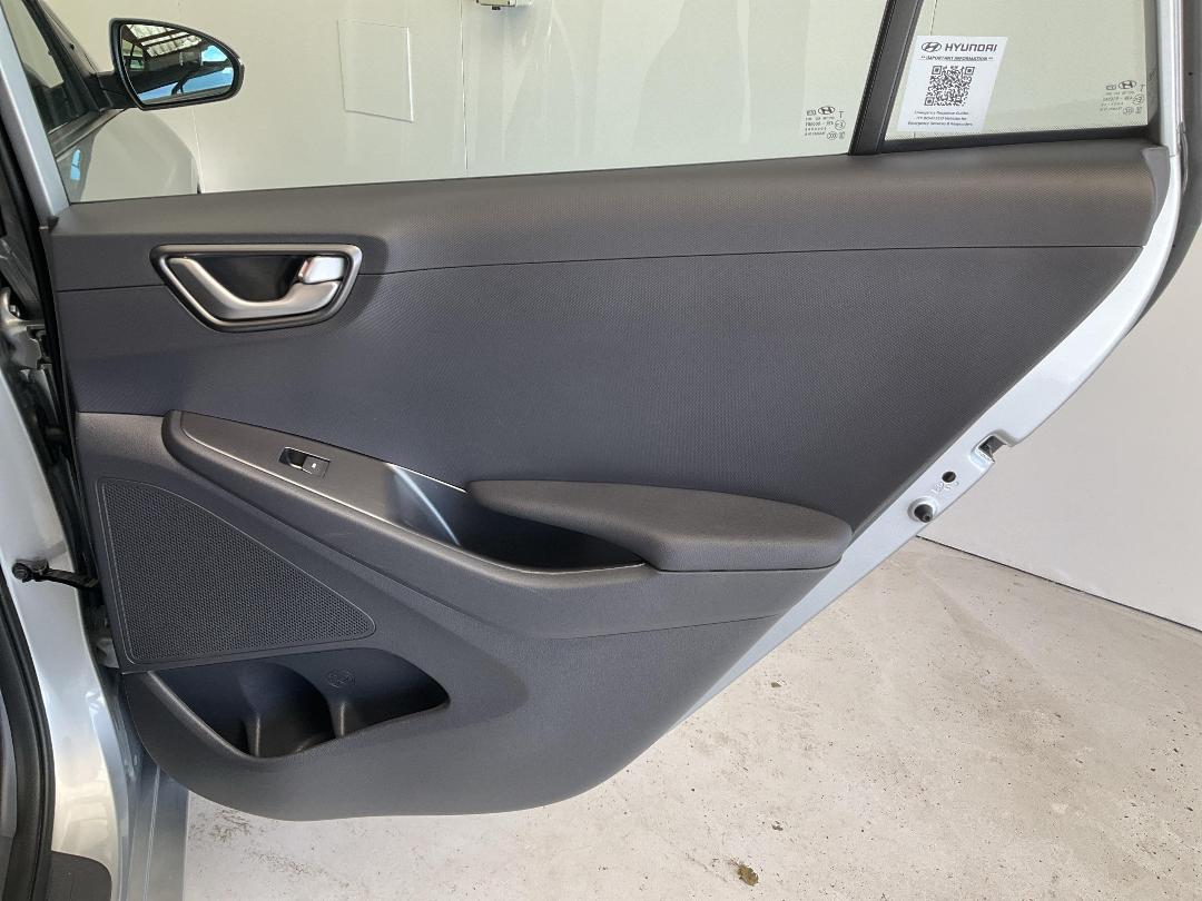 Photo '19' of Hyundai Ioniq Photo '19' of Hyundai Ioniq