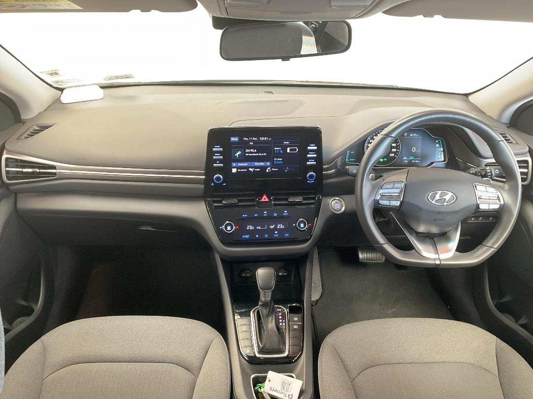 Photo '17' of Hyundai Ioniq Photo '17' of Hyundai Ioniq
